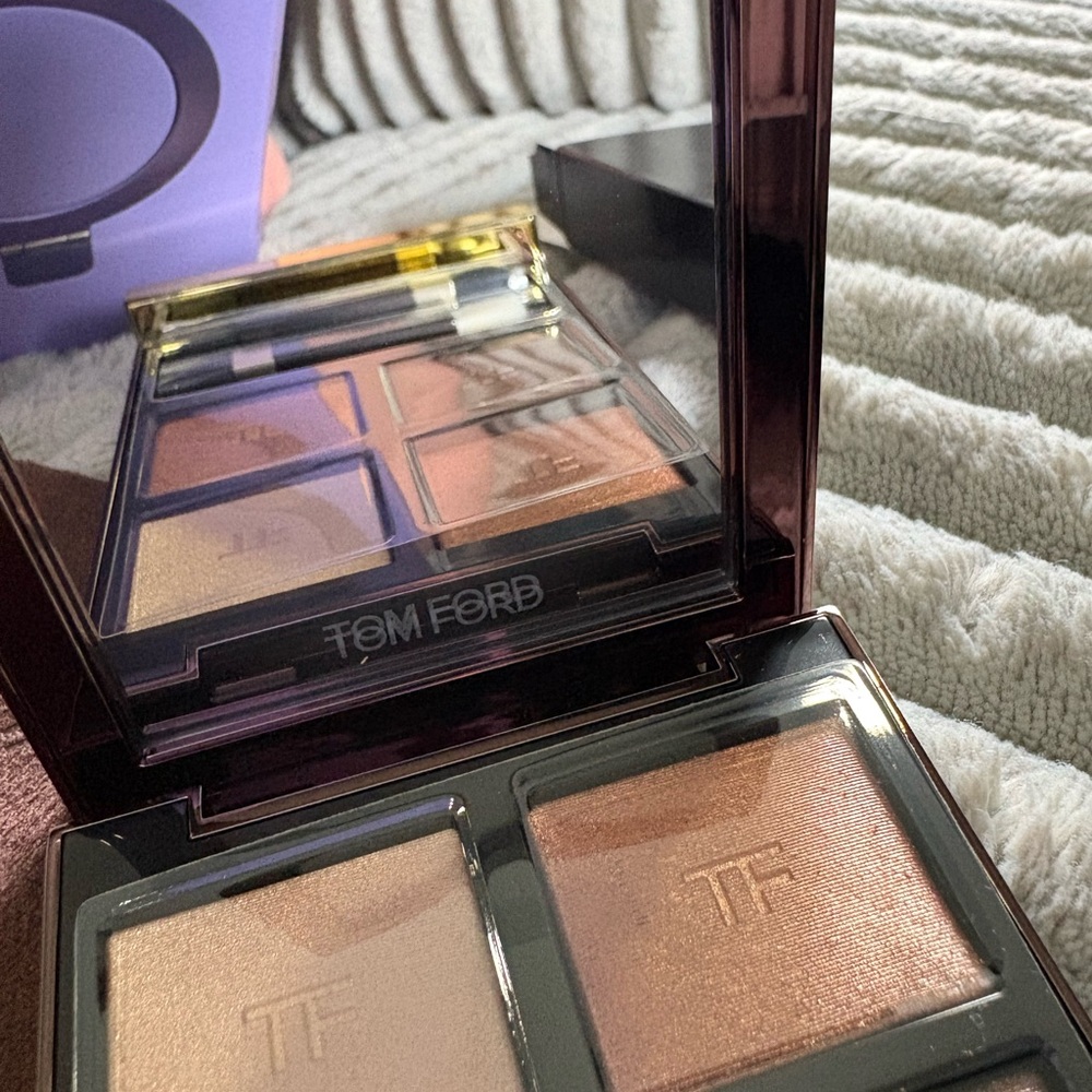 Tom Ford Black and Gold Compact Eye Quad - Picture 11 of 12